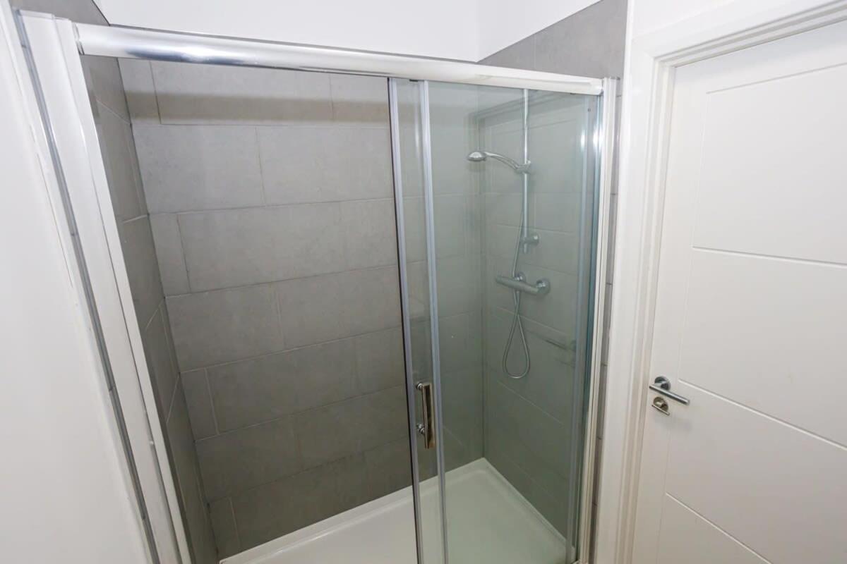 Contemporary 1 Bed Apartment Central بولتون المظهر الخارجي الصورة